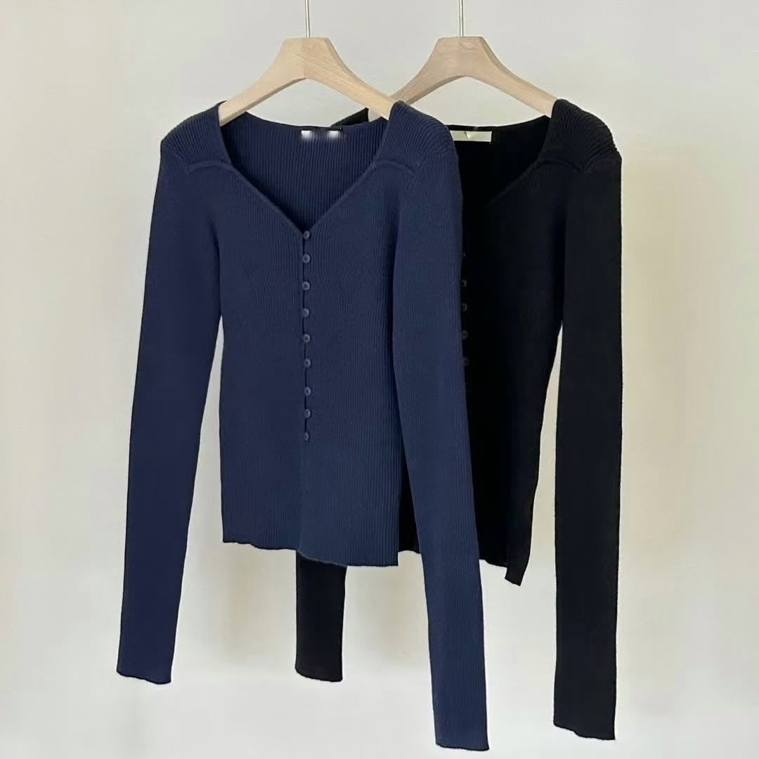 25YR0434 Button Knit Top
