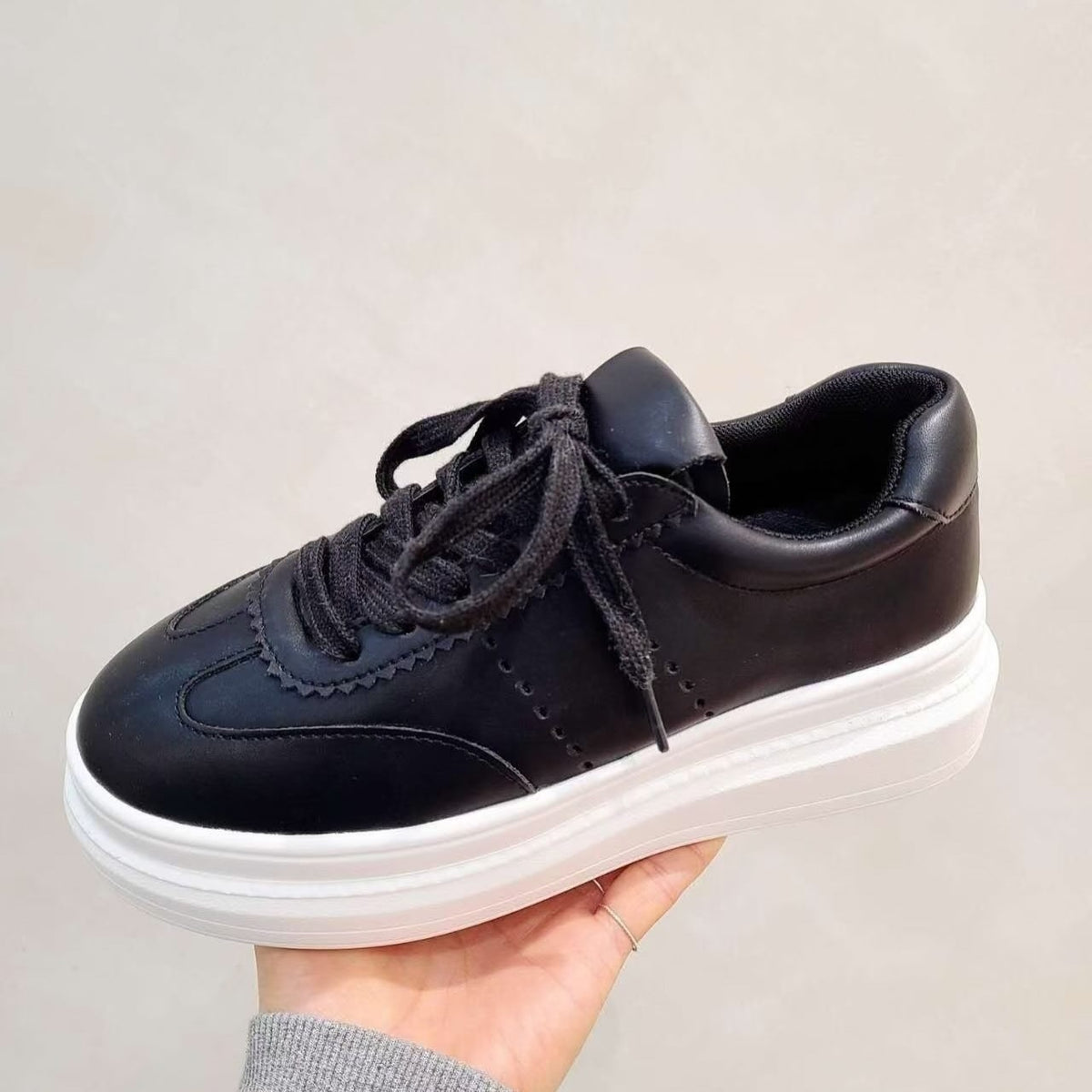 26YR1713 Leather Sneaker