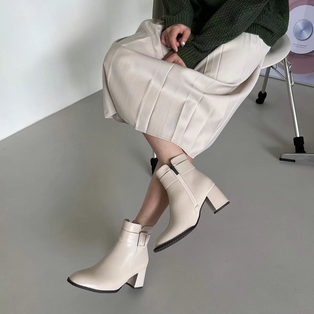 24YR2405 小扣飾牛皮短boot 6cm