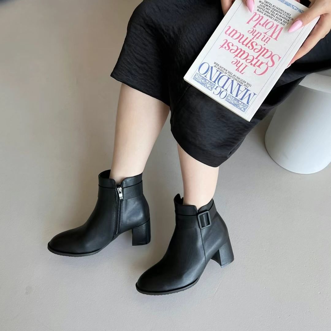 24YR2405 小扣飾牛皮短boot 6cm
