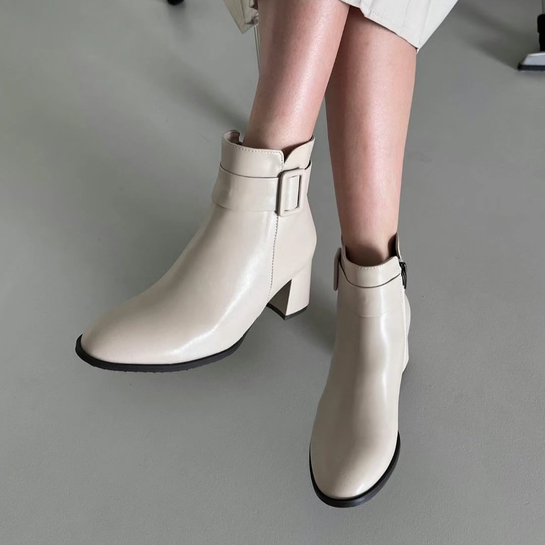 24YR2405 小扣飾牛皮短boot 6cm