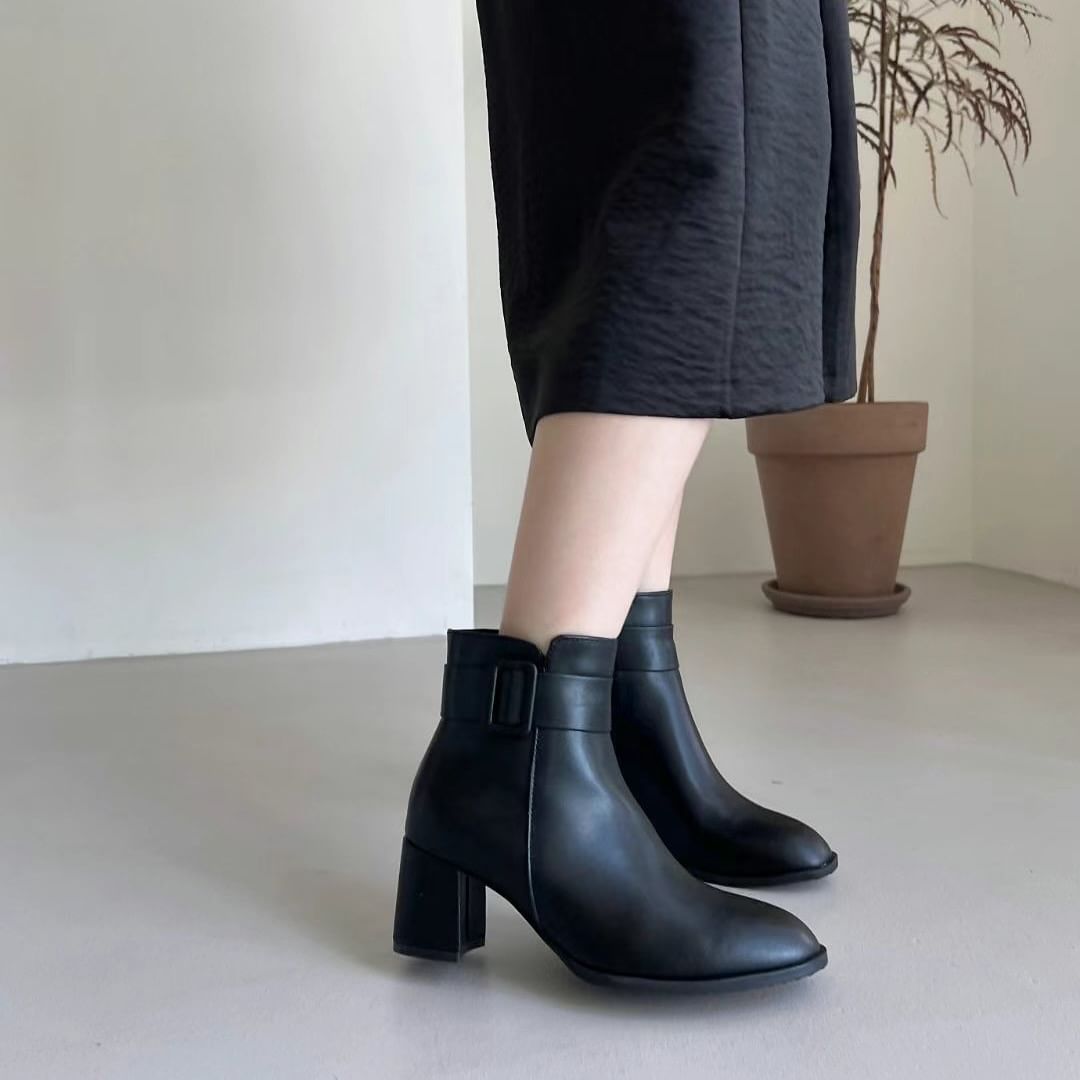 24YR2405 小扣飾牛皮短boot 6cm