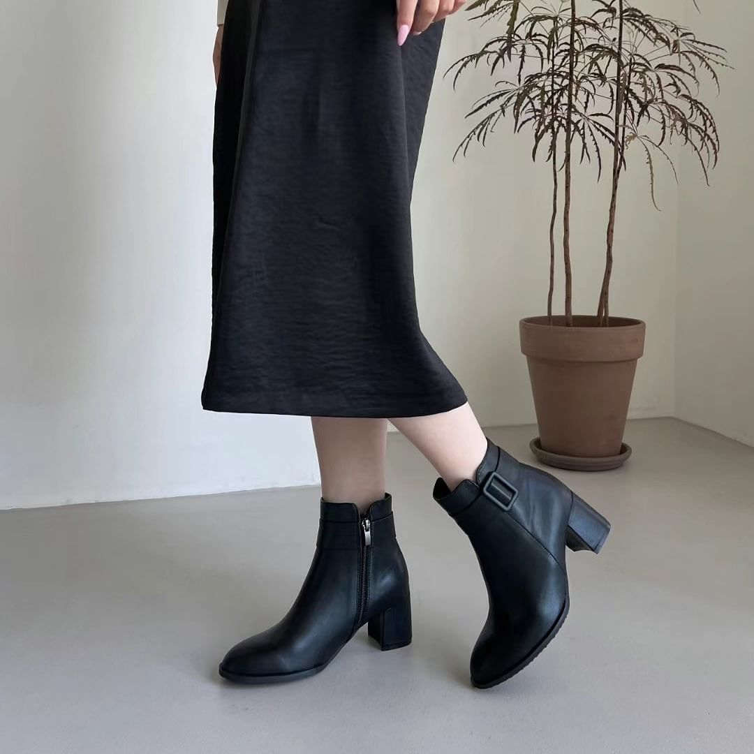 24YR2405 小扣飾牛皮短boot 6cm