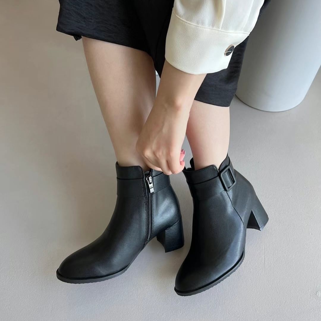 24YR2405 小扣飾牛皮短boot 6cm