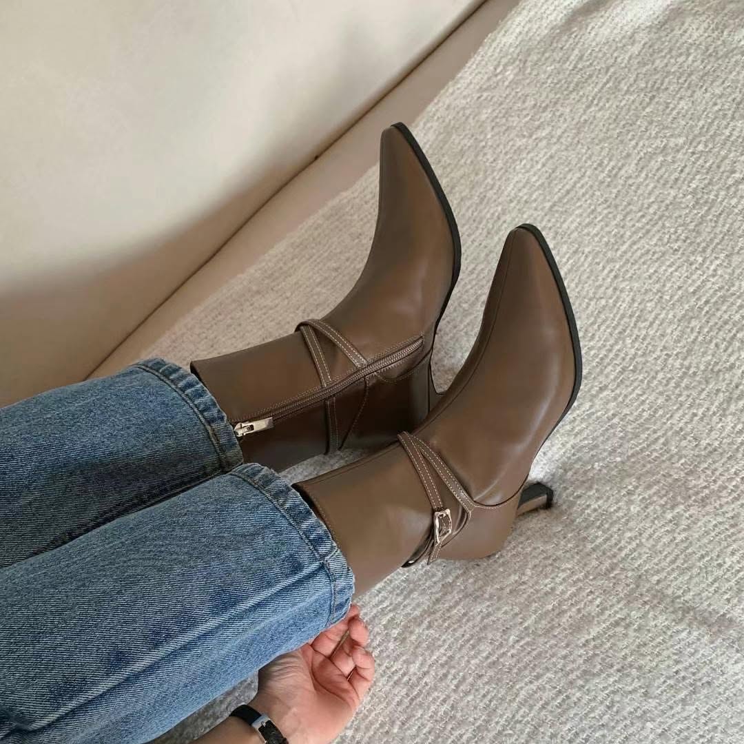 24YR2719 小扣飾尖頭boot 6cm
