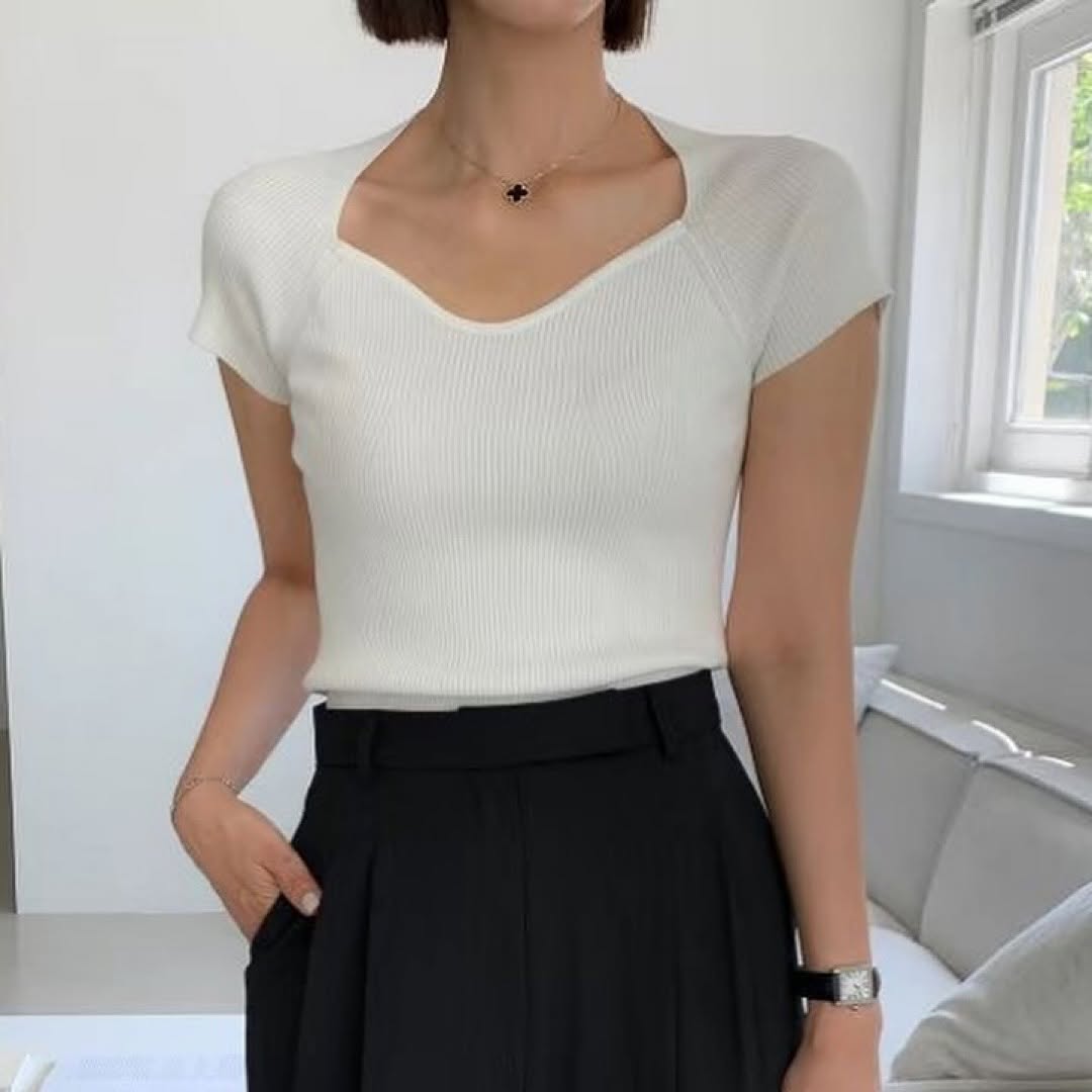 24YR1041 Little Heart Knit Top