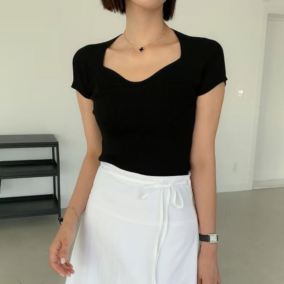 24YR1041 Little Heart Knit Top