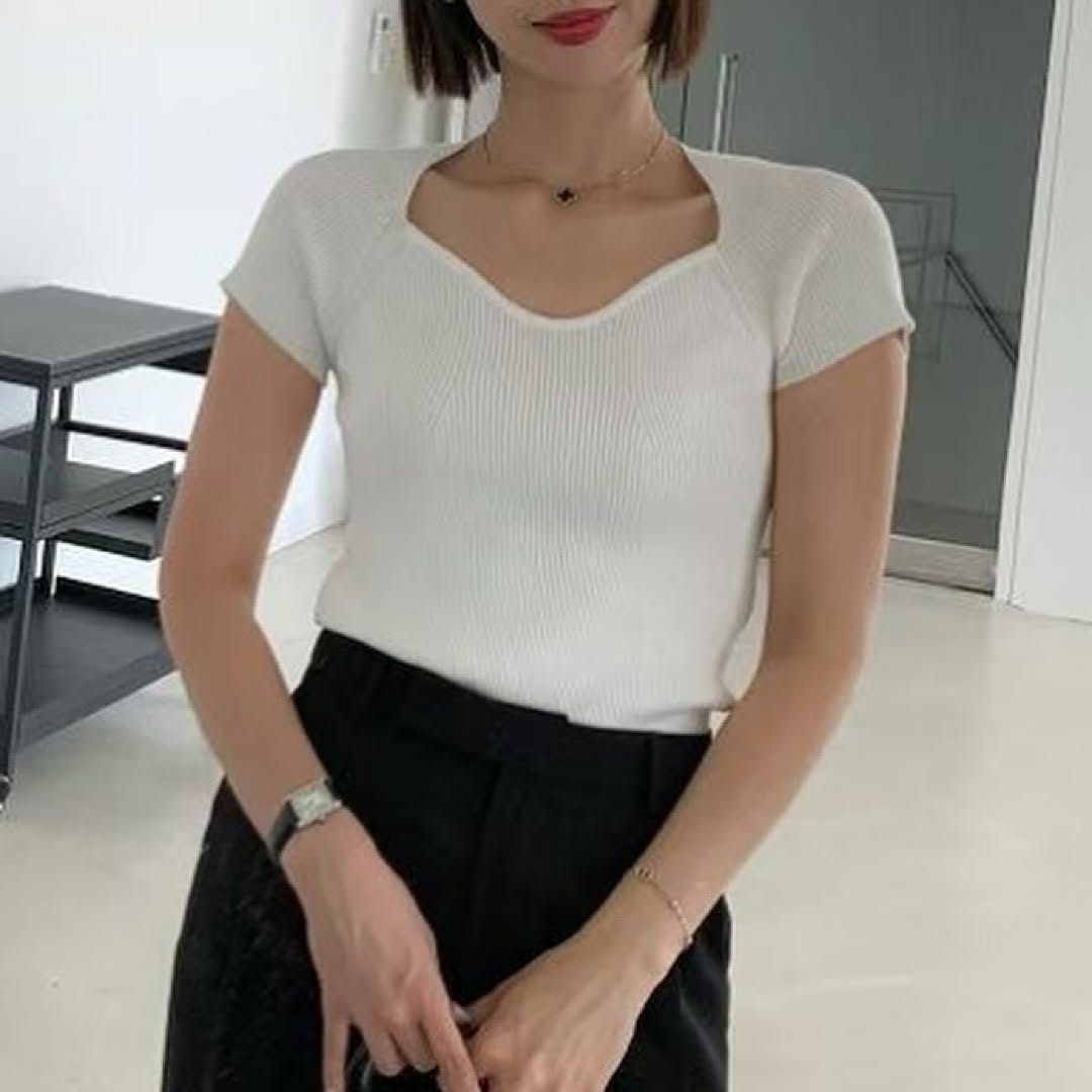 24YR1041 Little Heart Knit Top