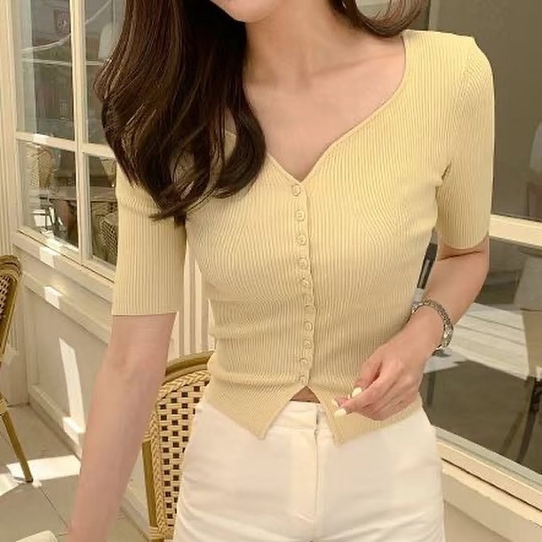 24YR0715 Little Heart Button Knit