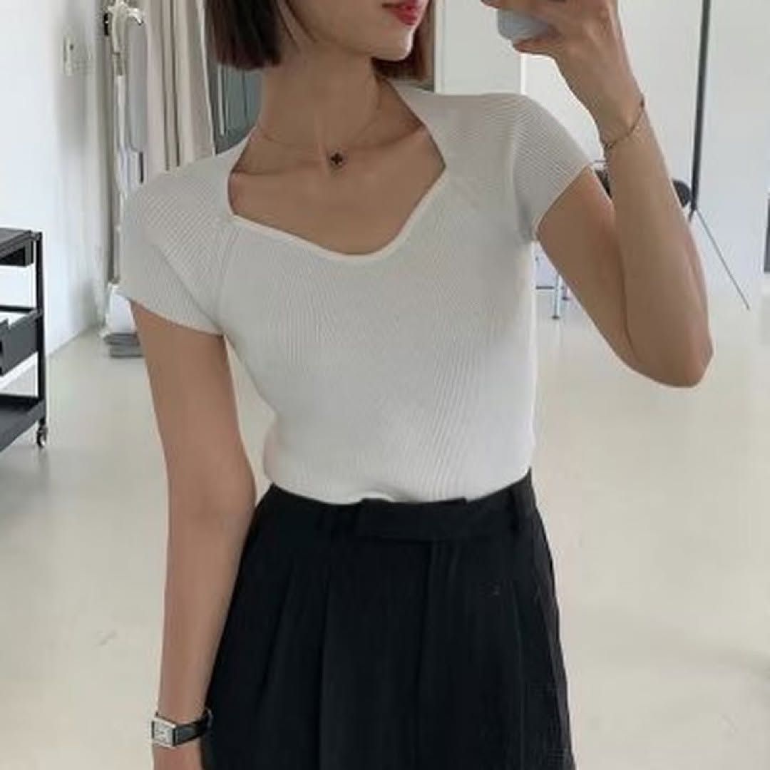 24YR1041 Little Heart Knit Top