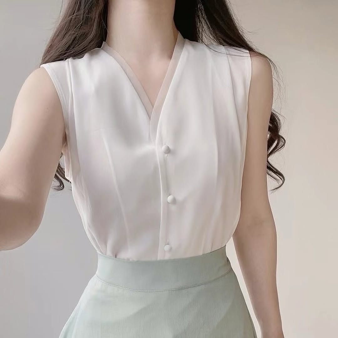 24YR1502 Button Blouse