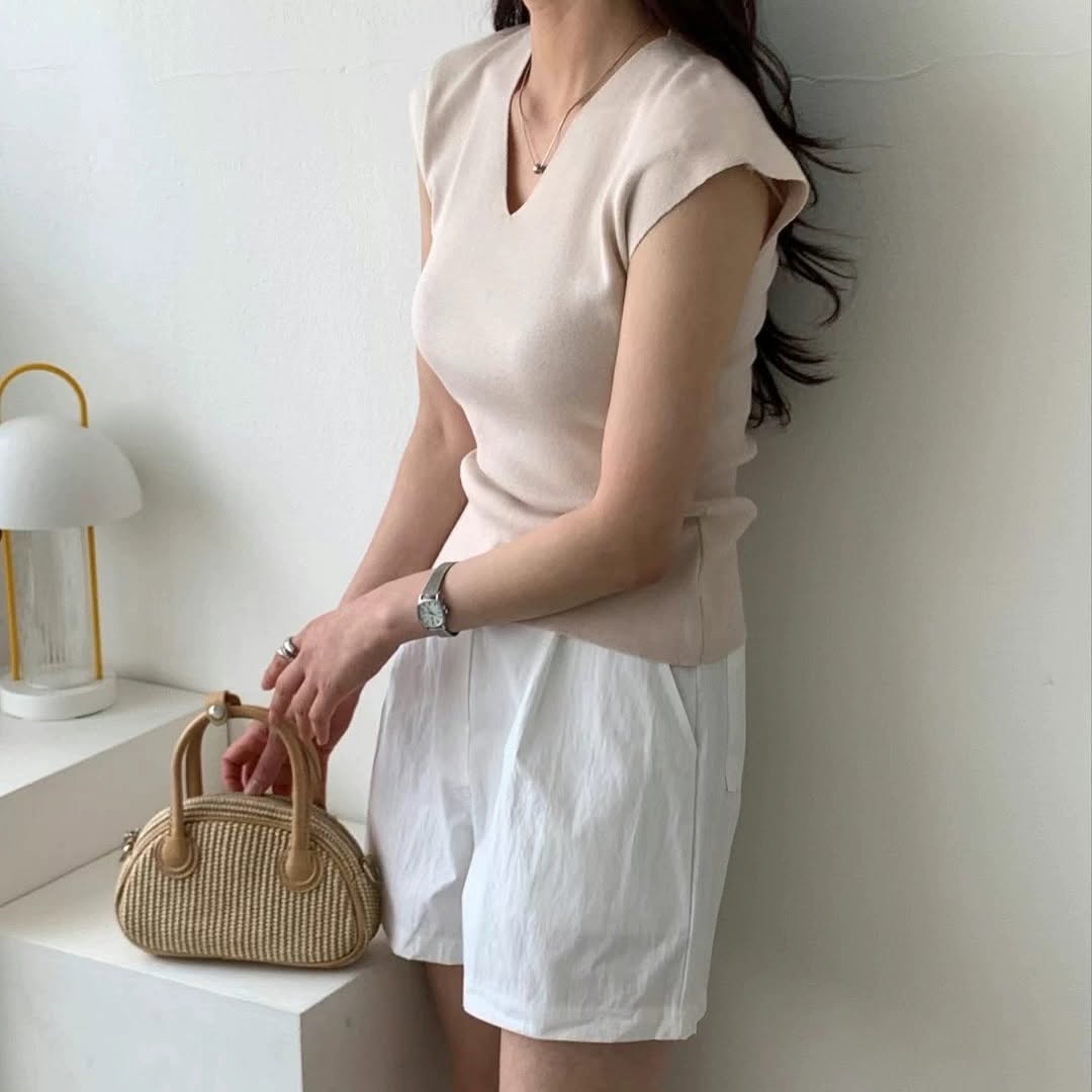 25YR1306 V Neck Knit Top