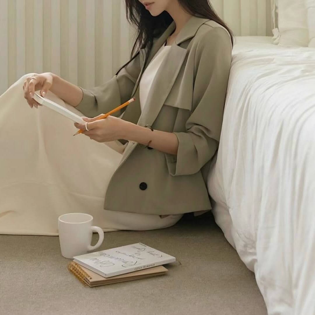 24YR1830 雙鈕扣款短版外套