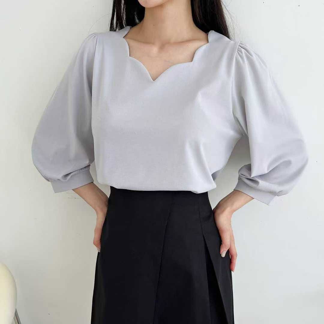 25YR2204 Wave Blouse