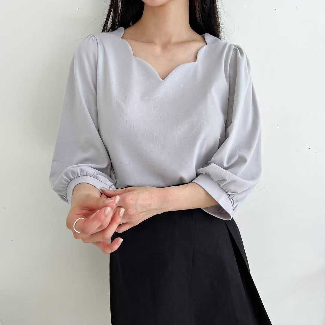 25YR2204 Wave Blouse