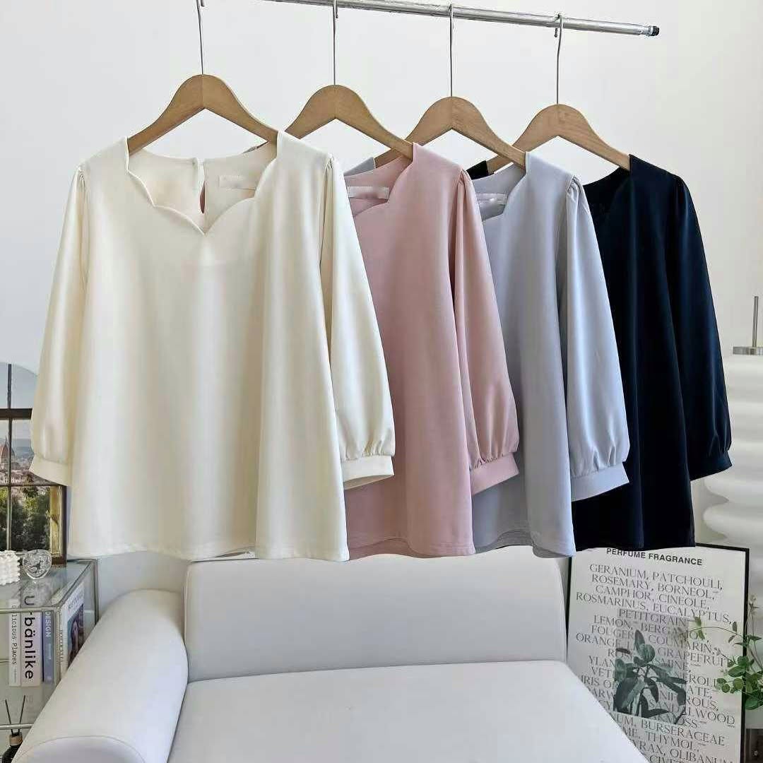25YR2204 Wave Blouse