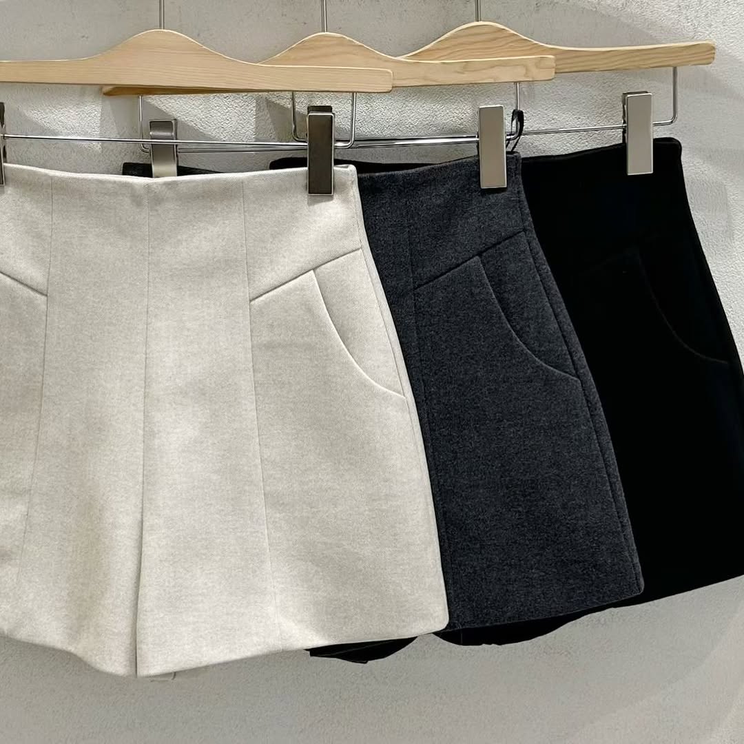 25YR2417 Slim Cut Short Pants