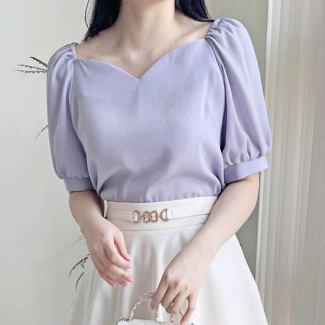 24YR0911 Little Heart Neck Top
