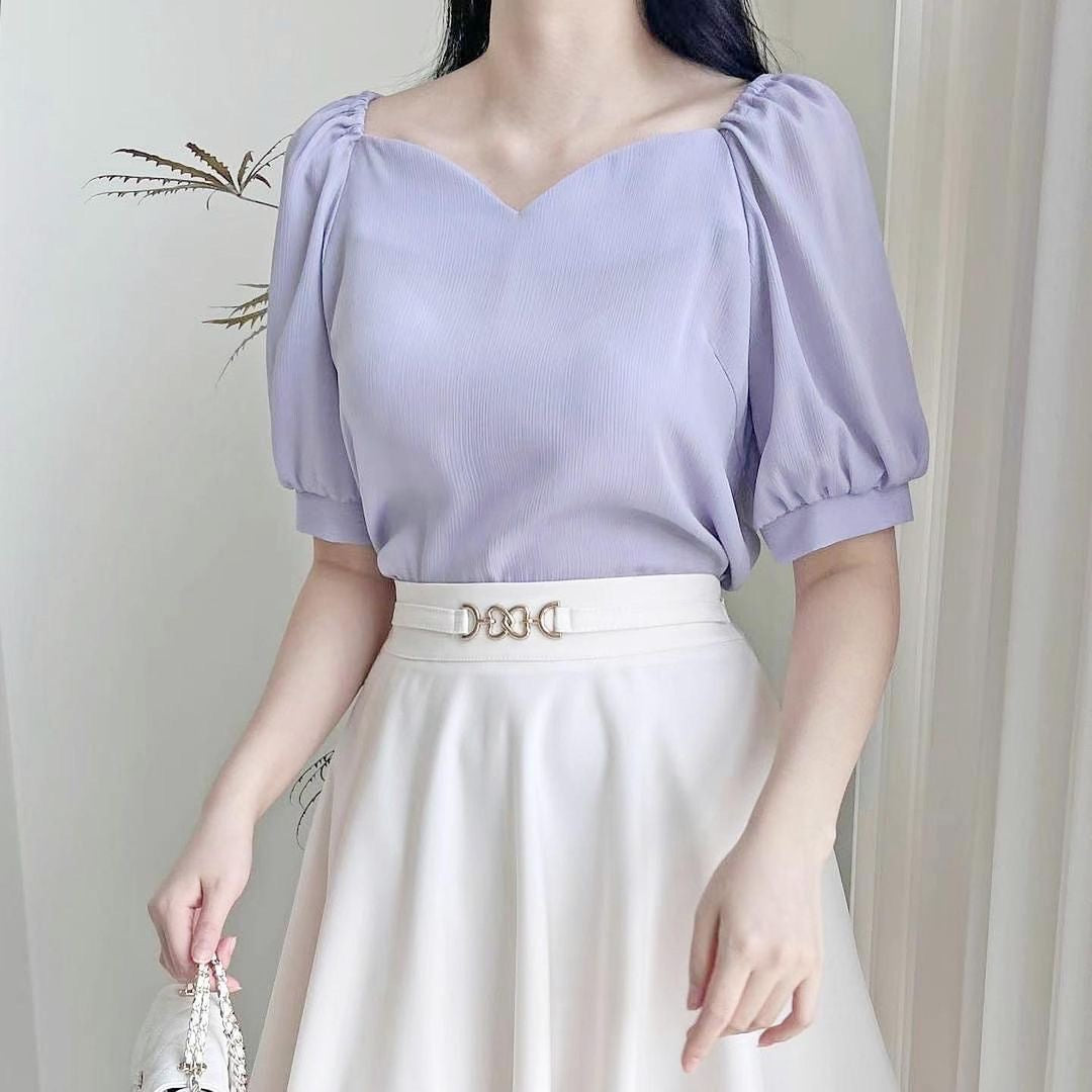24YR0911 Little Heart Neck Top