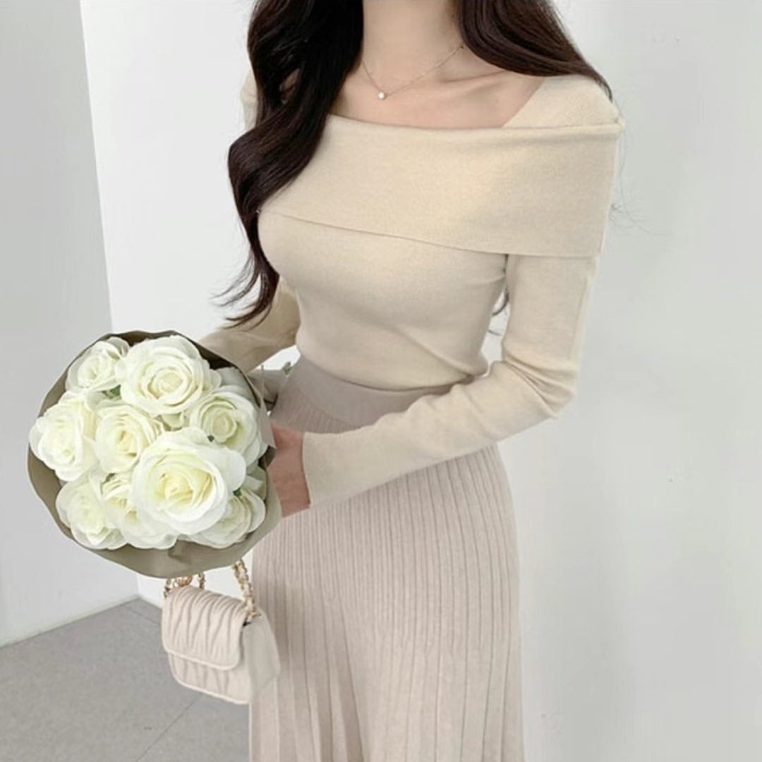 24YR0201 Off Shoulder Neck Top