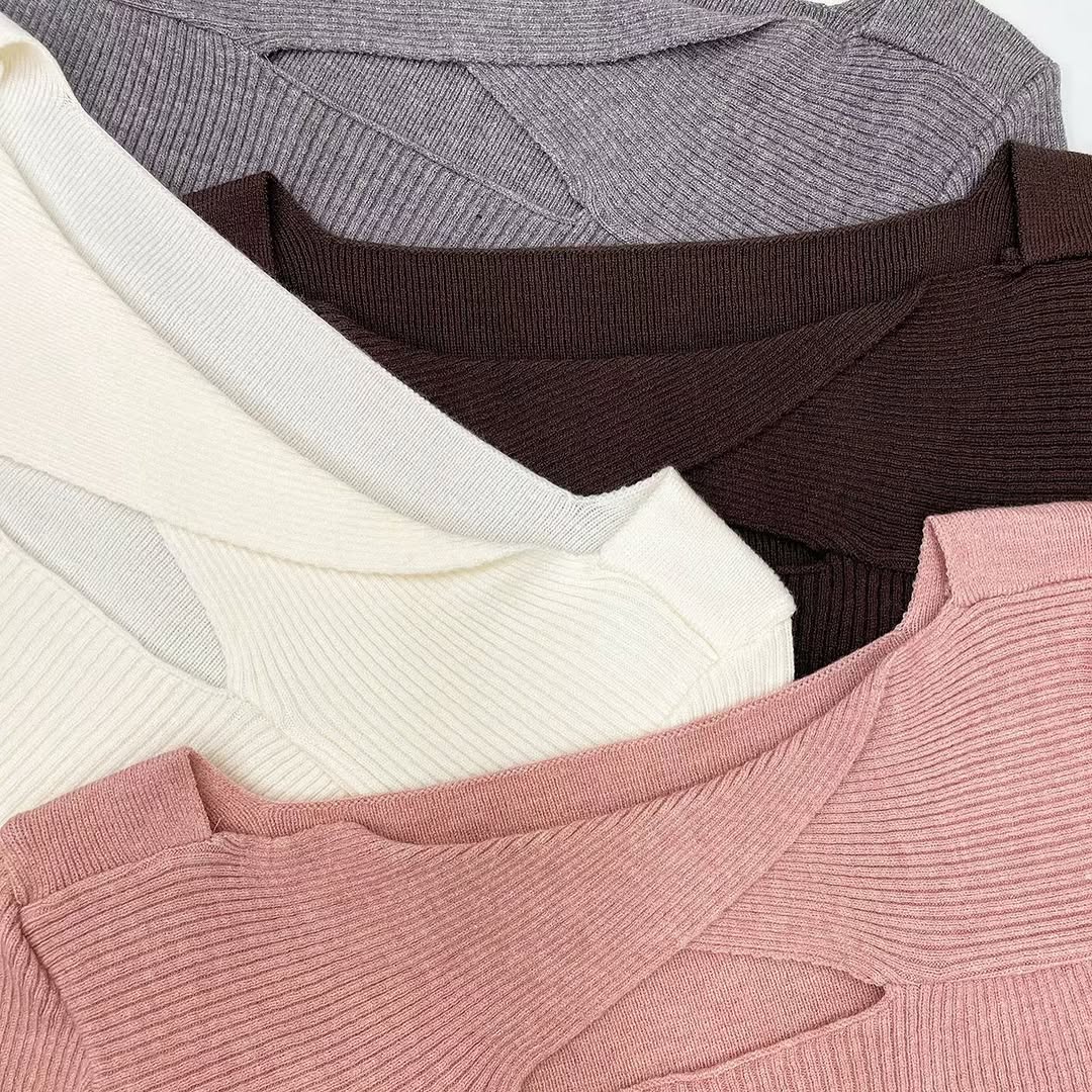 25YR2702 扭結針織上衣