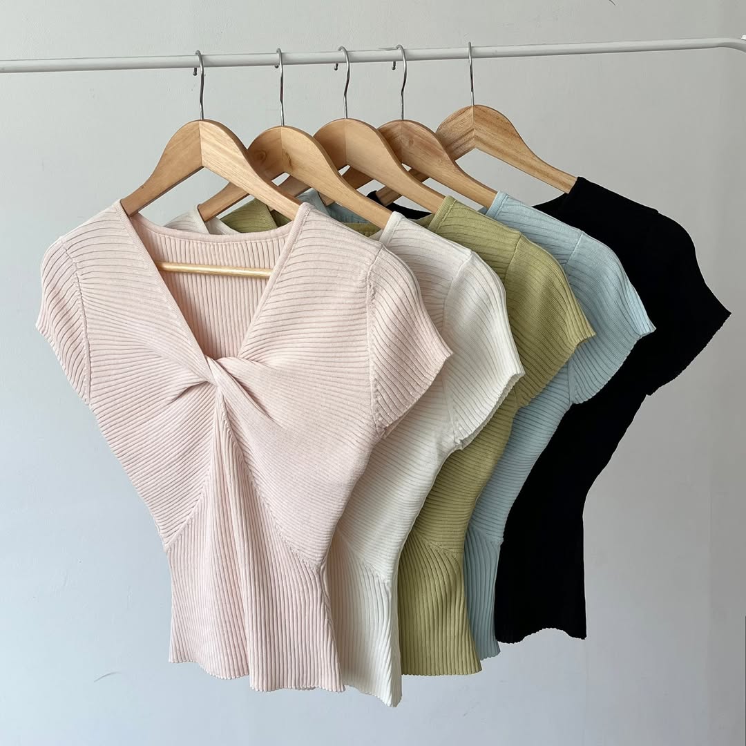 26YR0710 Knit Top