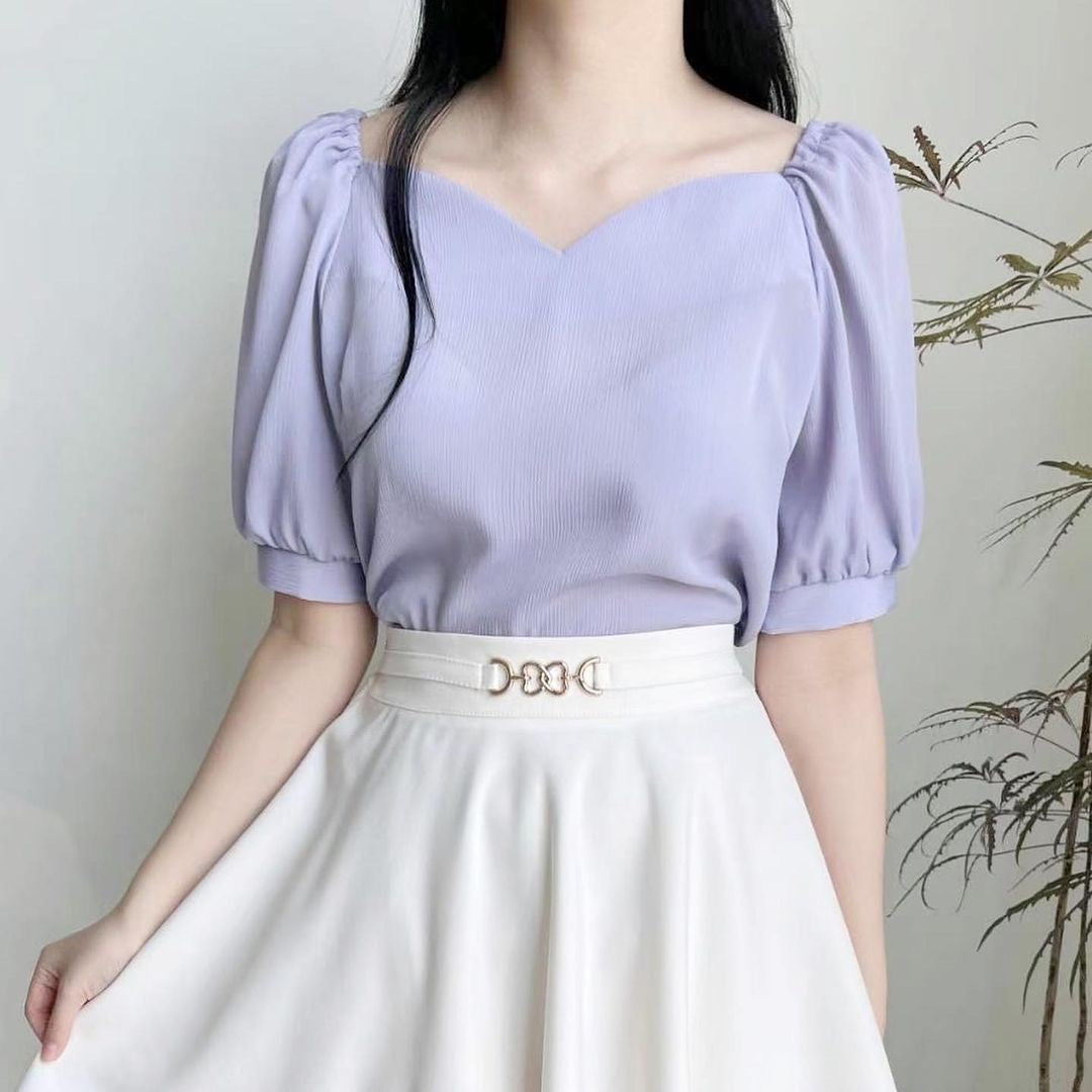 24YR0911 Little Heart Neck Top