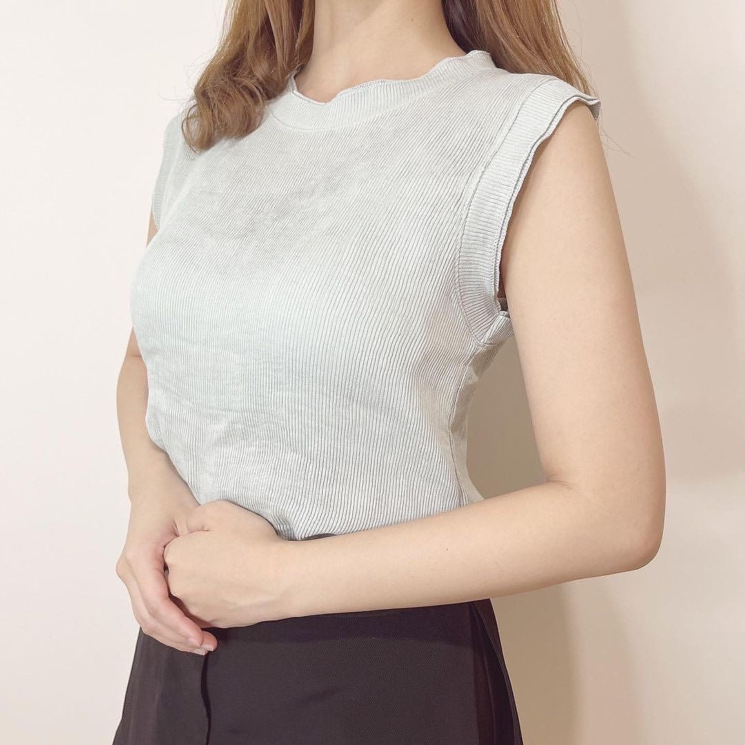 22YR0622 暗直紋背心