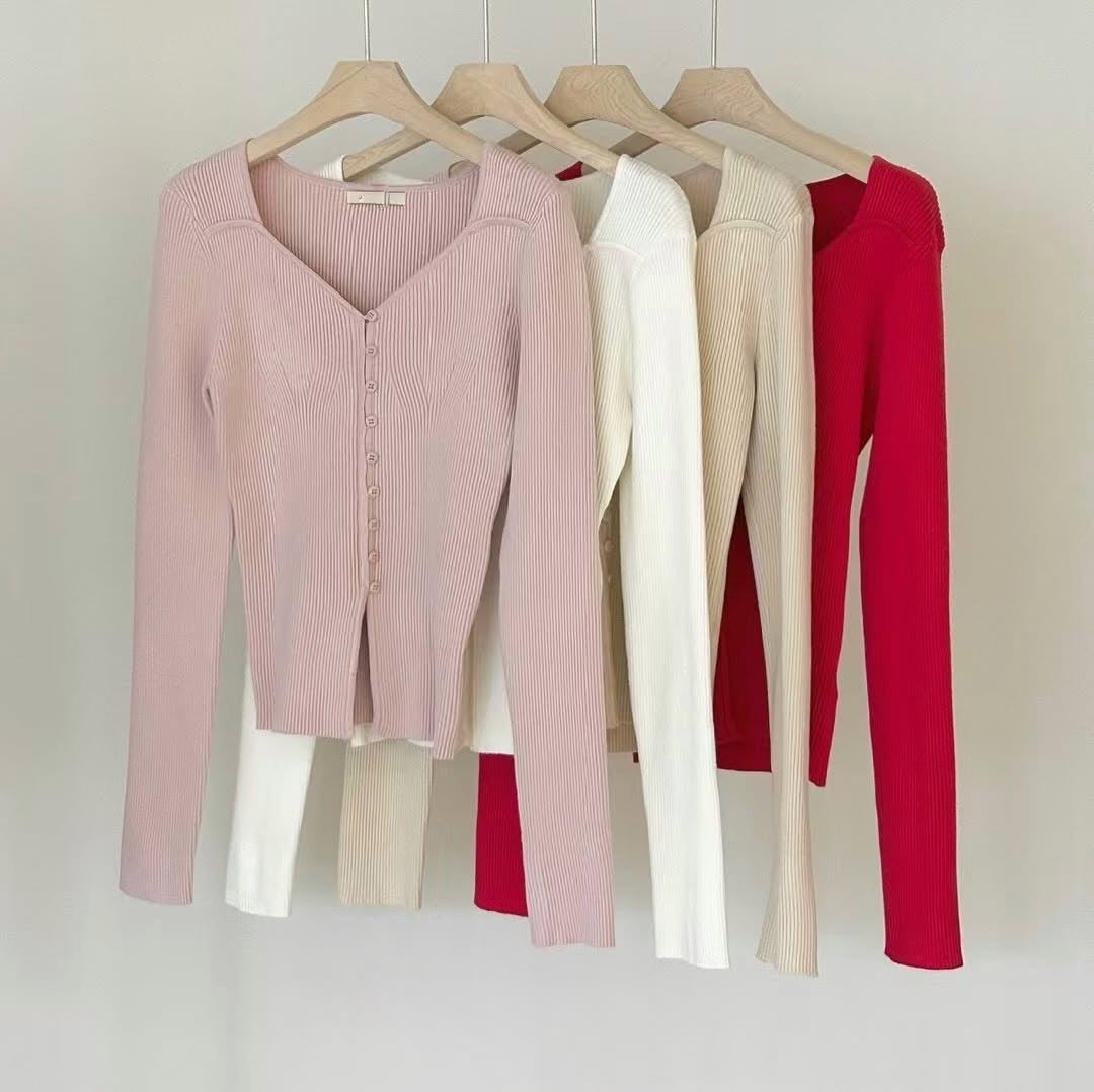 25YR0434 Button Knit Top