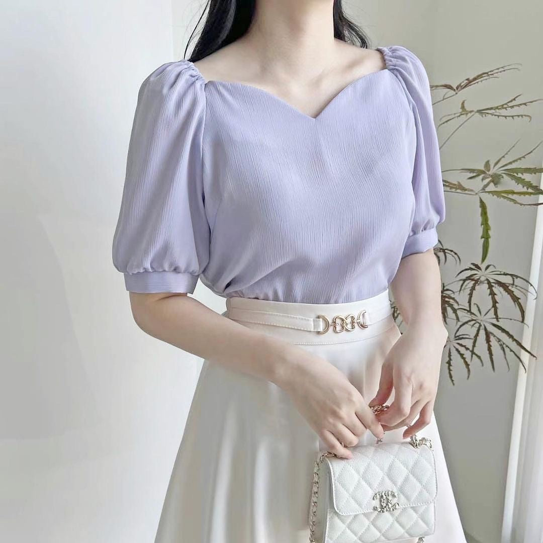 24YR0911 Little Heart Neck Top