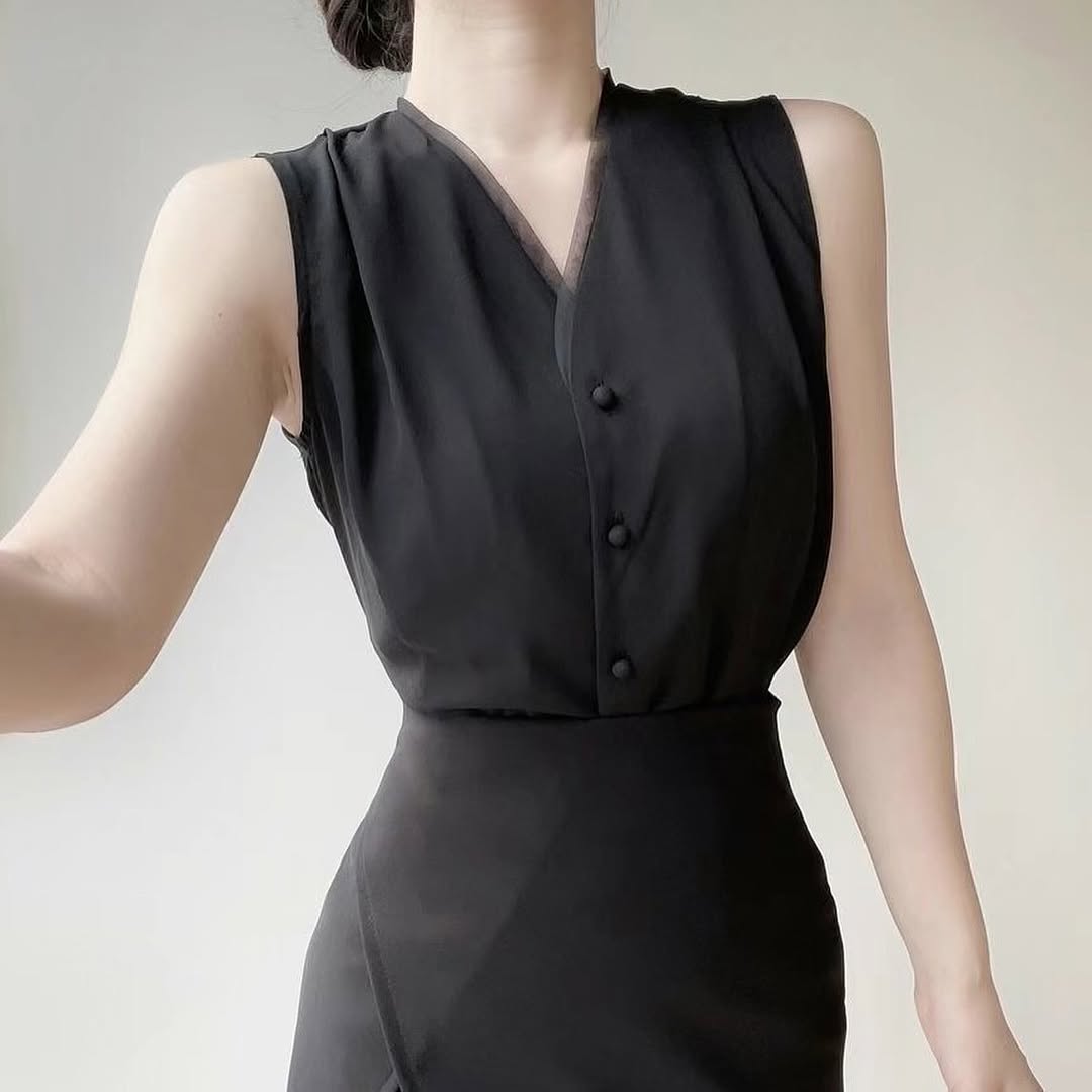 24YR1502 Button Blouse