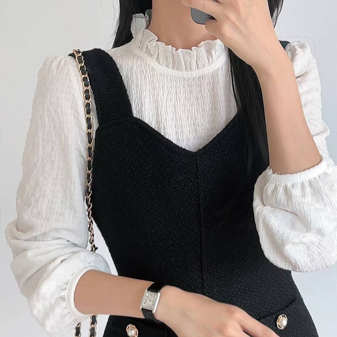 25YR2106 Ruffle Blouse