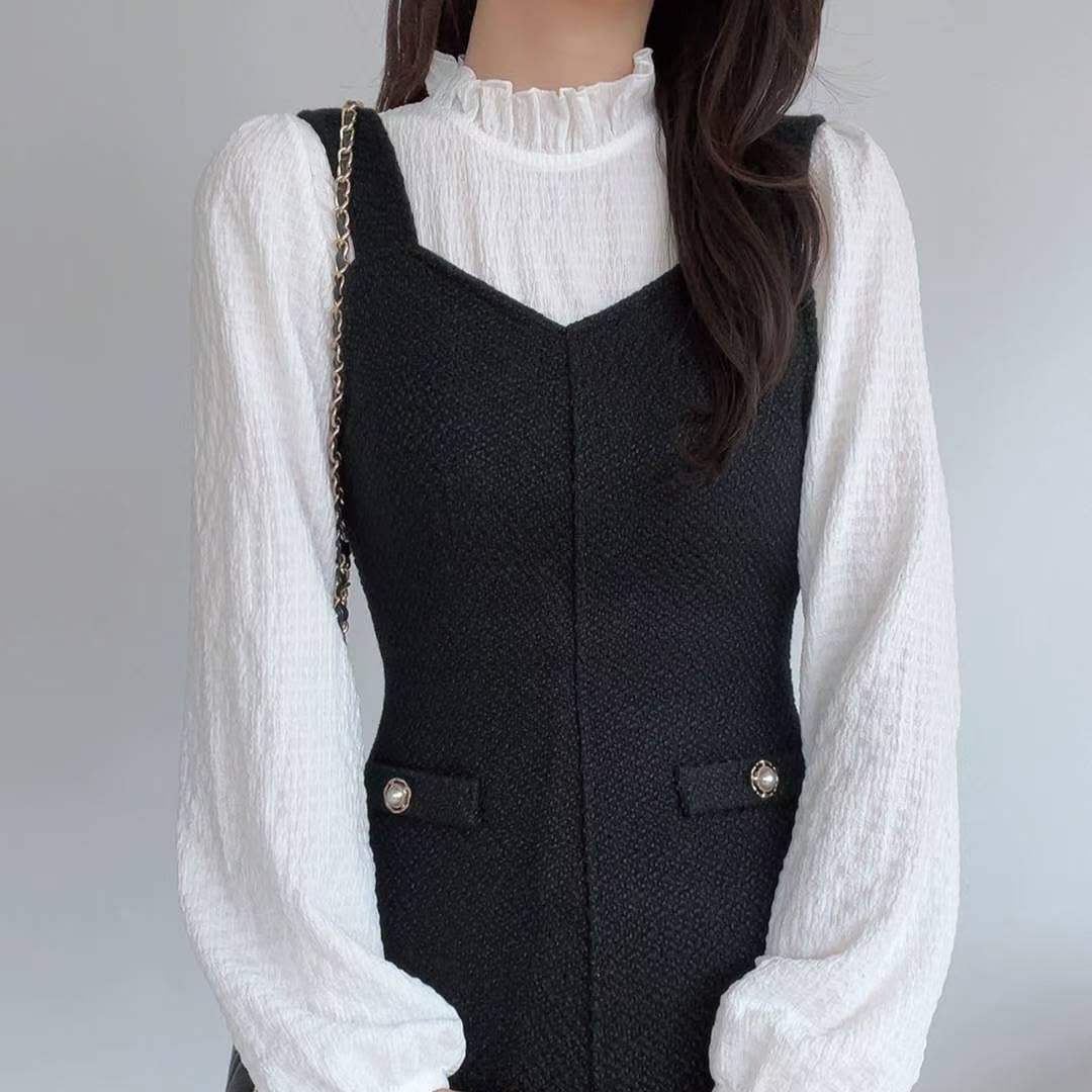 25YR2106 Ruffle Blouse