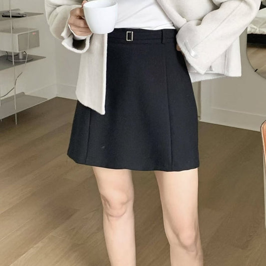 25YR2110 小扣飾短裙