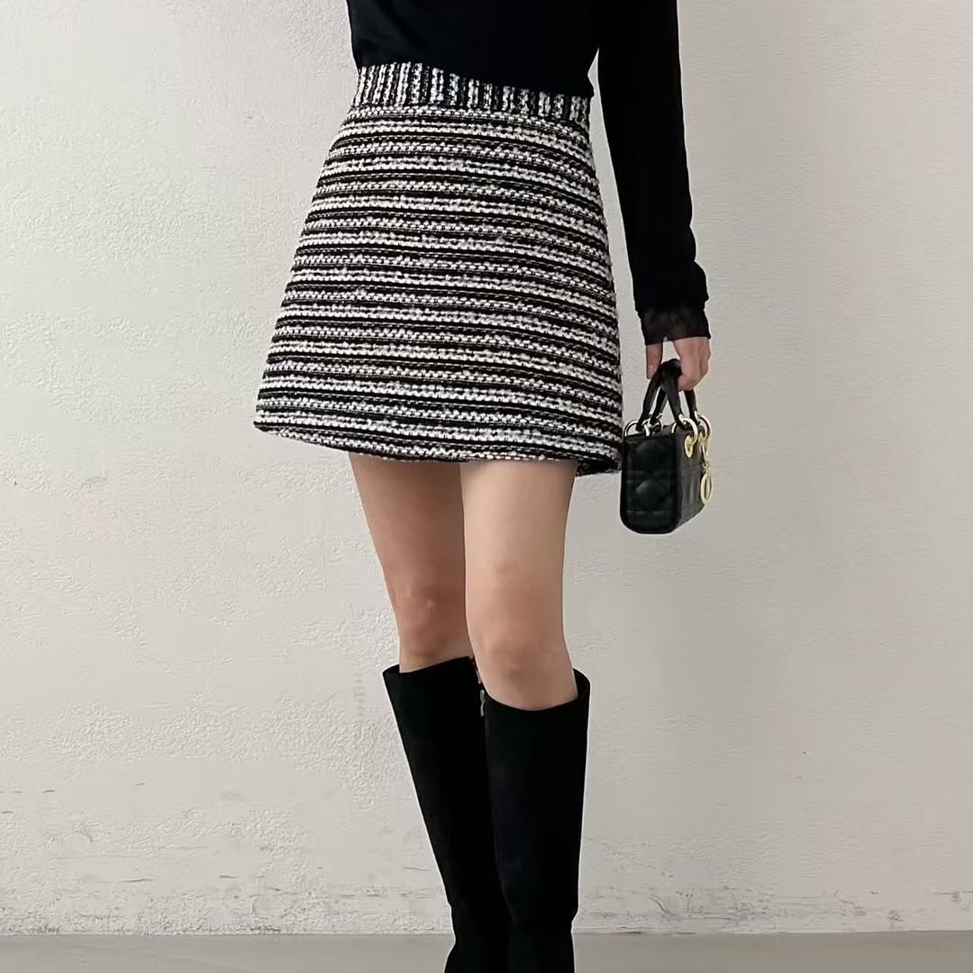 25YR2607 Tweed Skirt