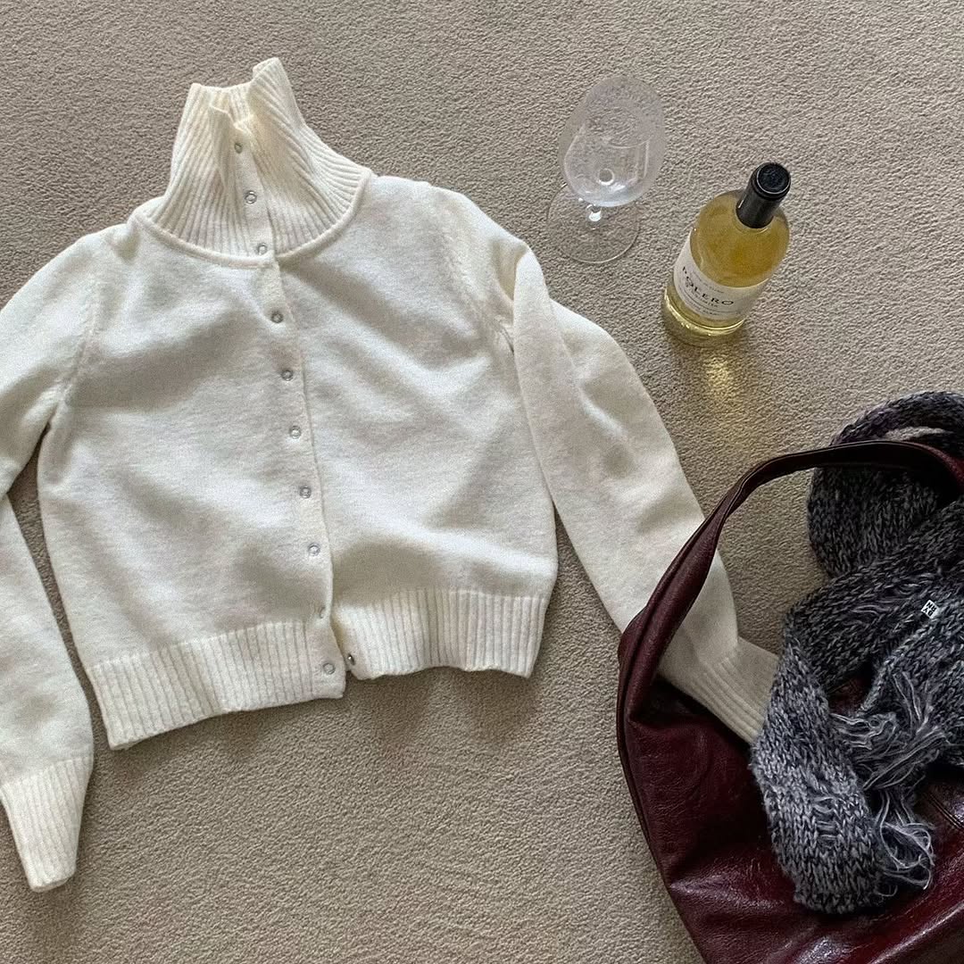 25YR2503 Button Knit Top