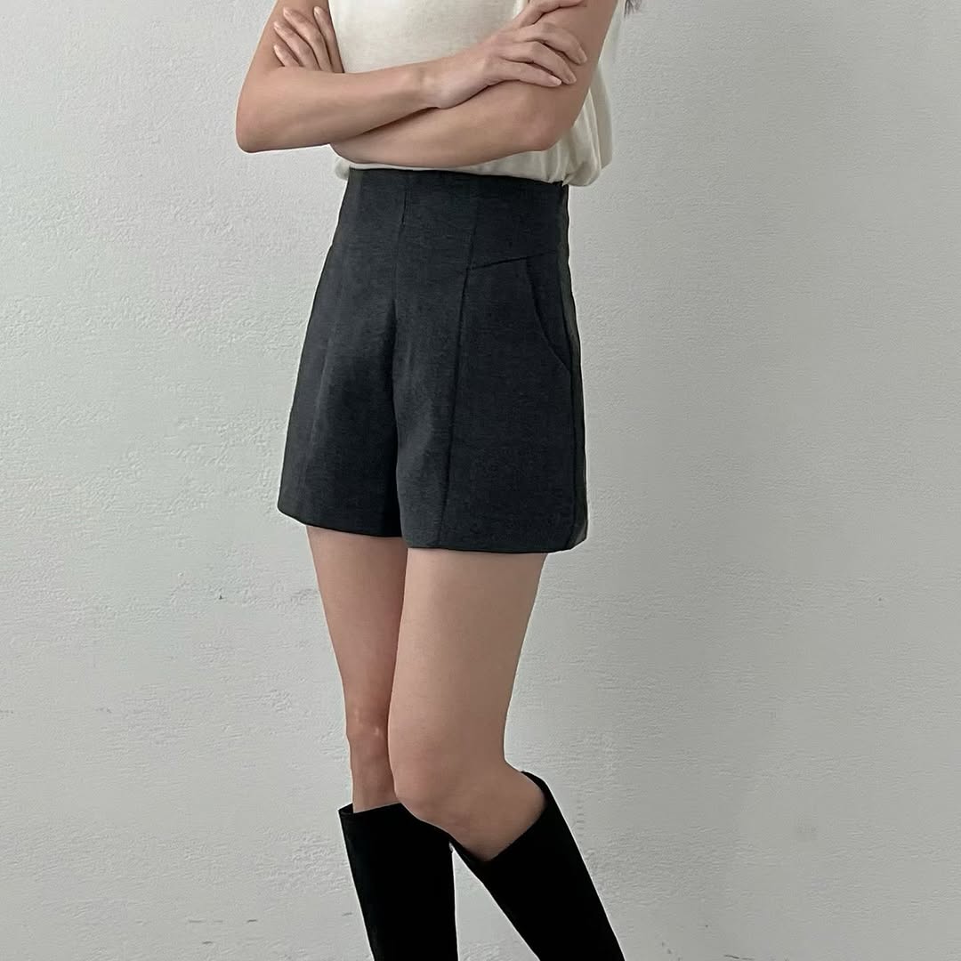 25YR2417 Slim Cut Short Pants