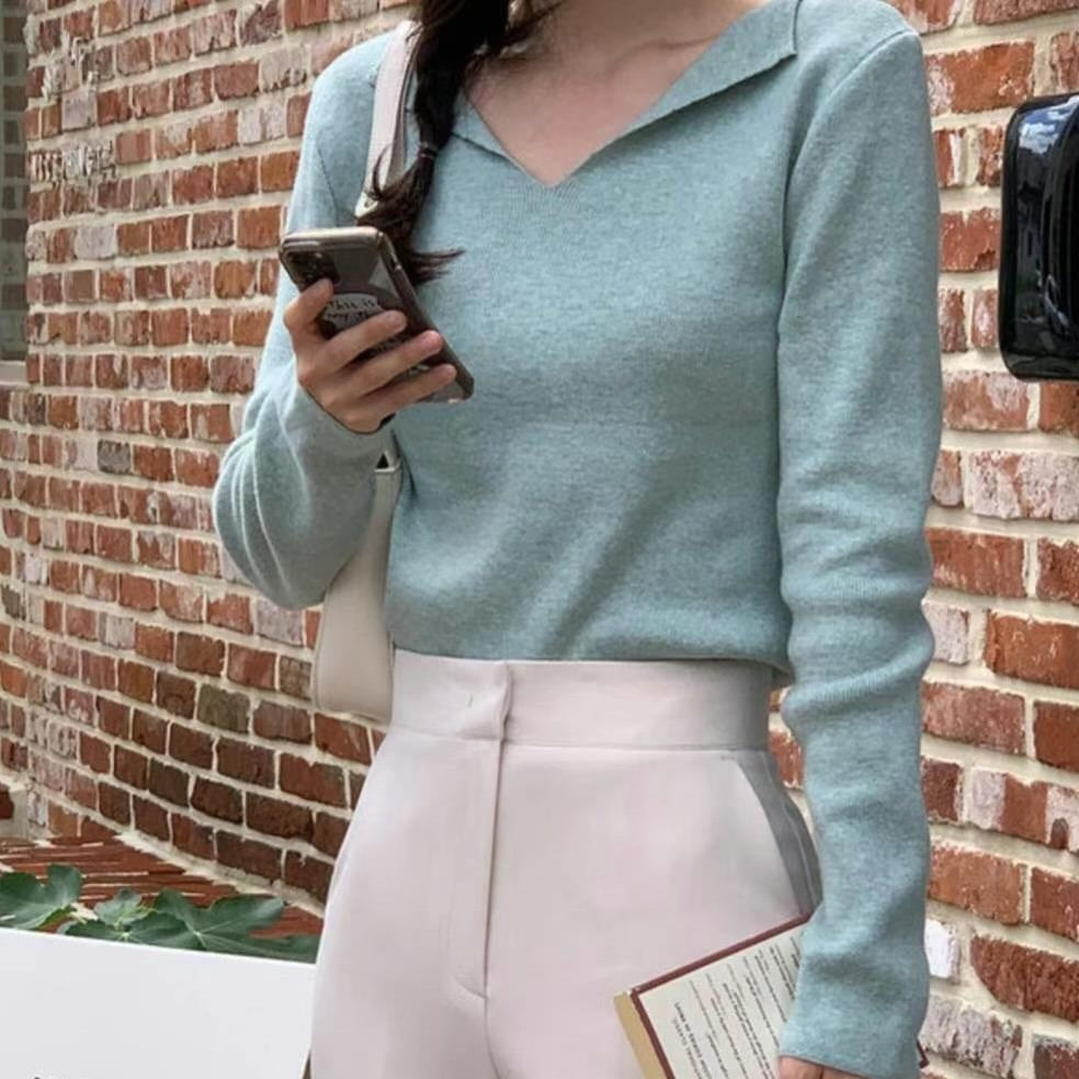 25YR2516 Little V Knit Top