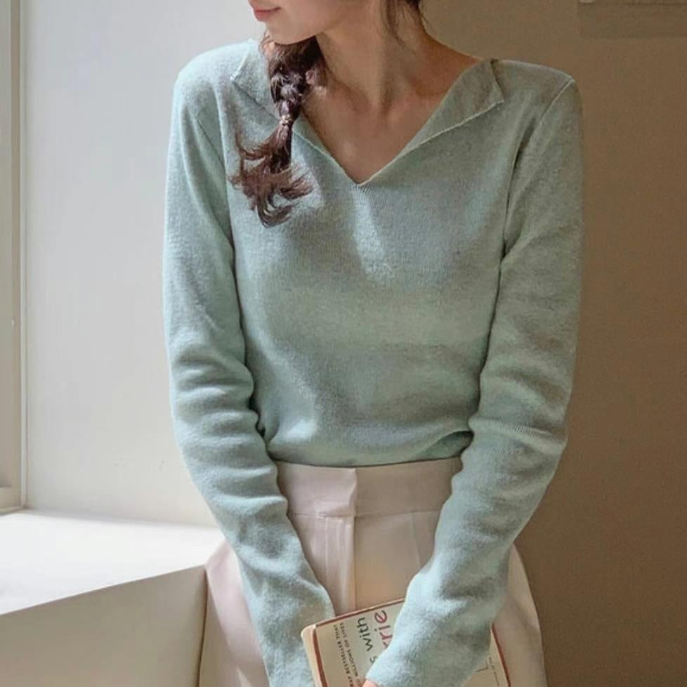 25YR2516 Little V Knit Top