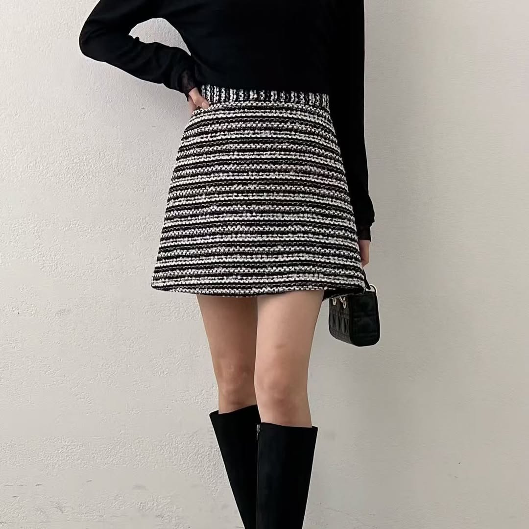 25YR2607 Tweed Skirt
