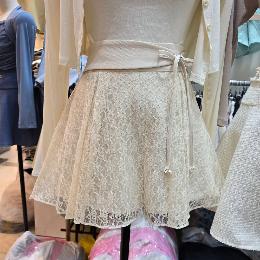 26YR0305 Lace Skirt