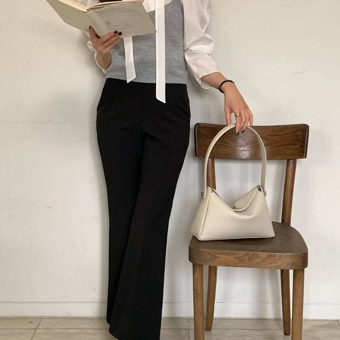 26YR0704 Leather Handbag