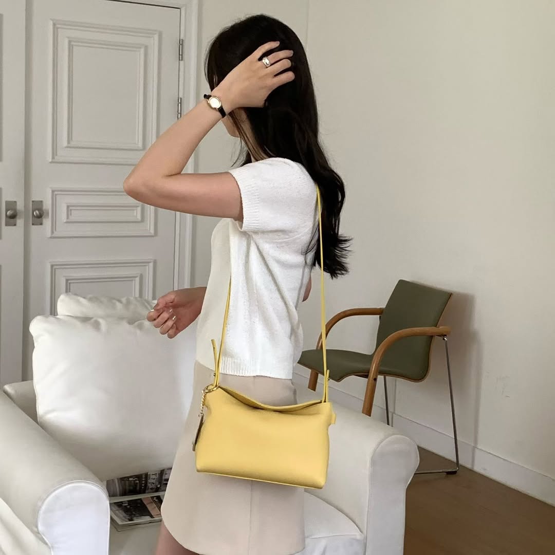 26YR0509 Leather Bag