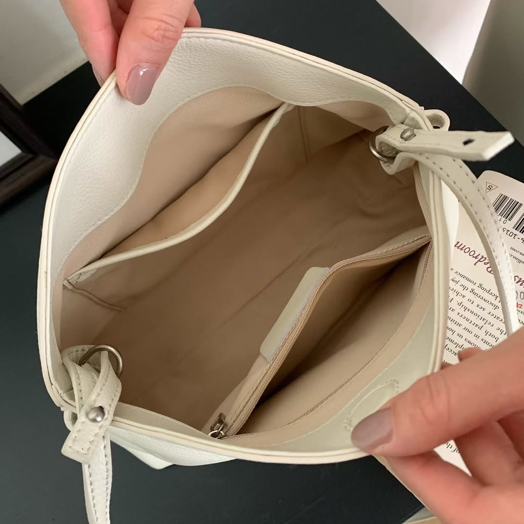 26YR0509 Leather Bag