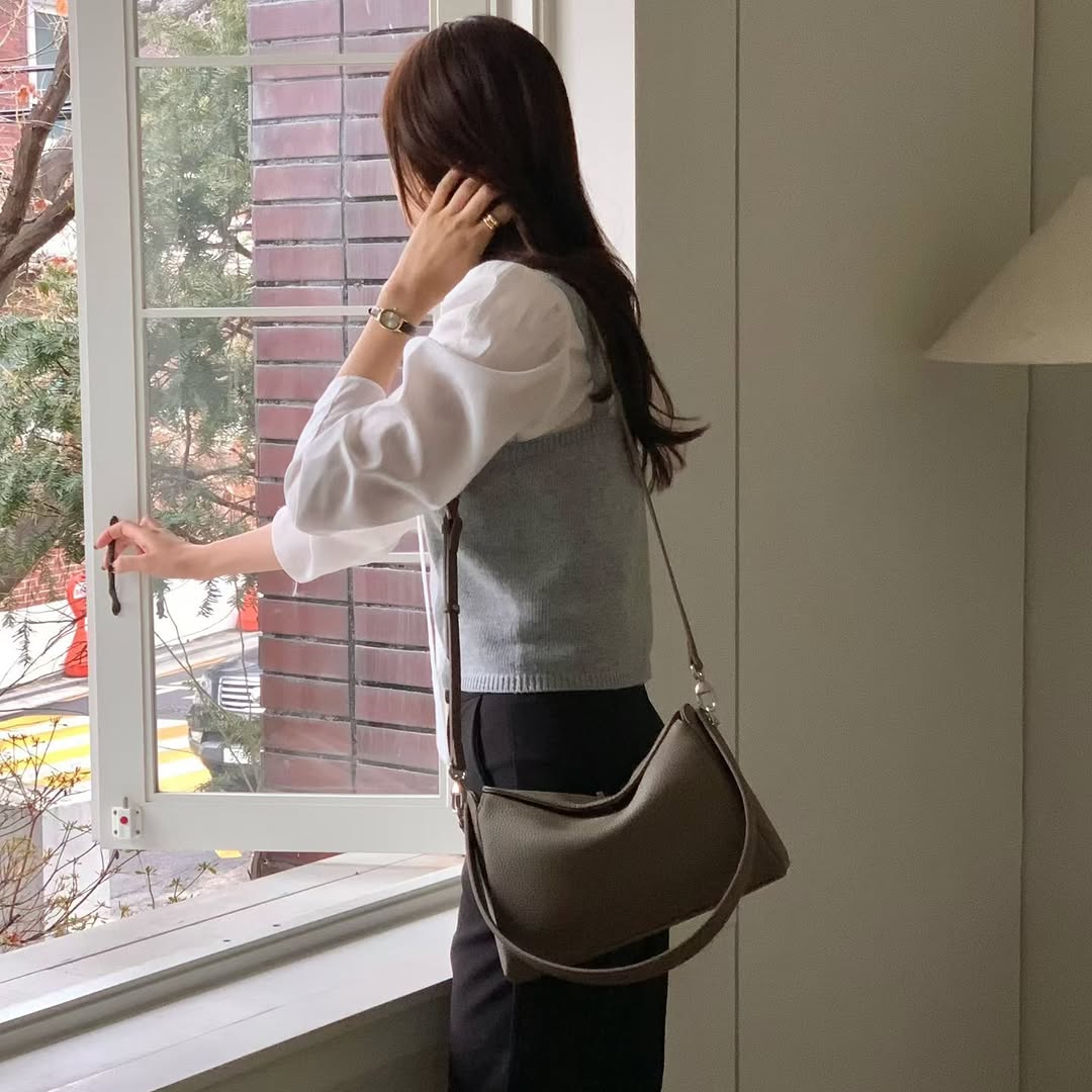 26YR0704 Leather Handbag