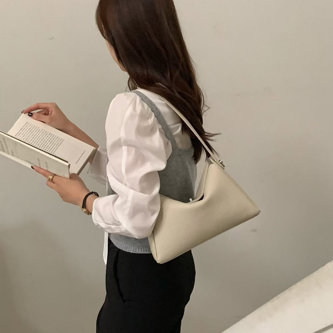 26YR0704 Leather Handbag