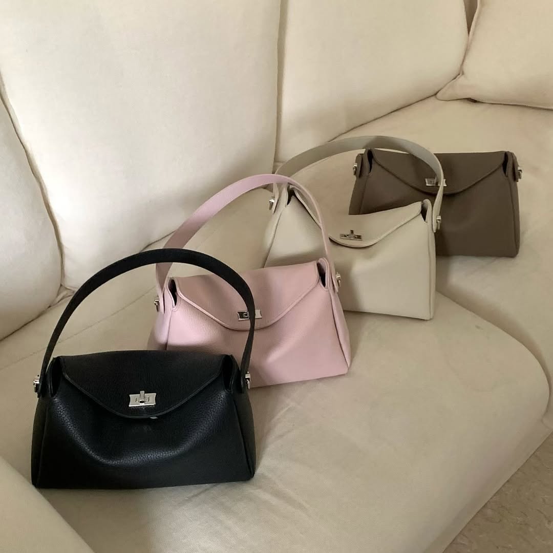 26YR0704 Leather Handbag