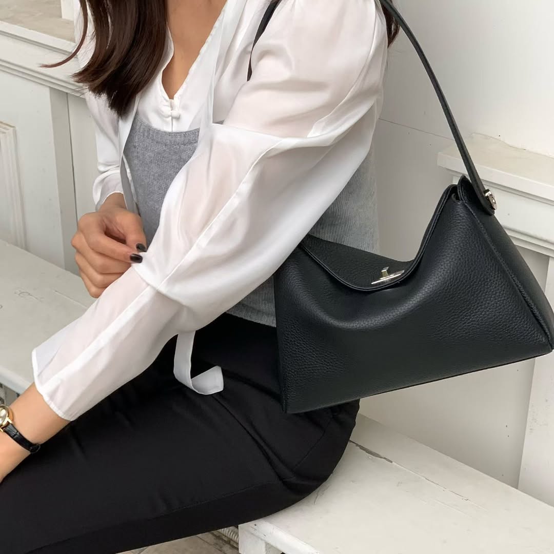 26YR0704 Leather Handbag