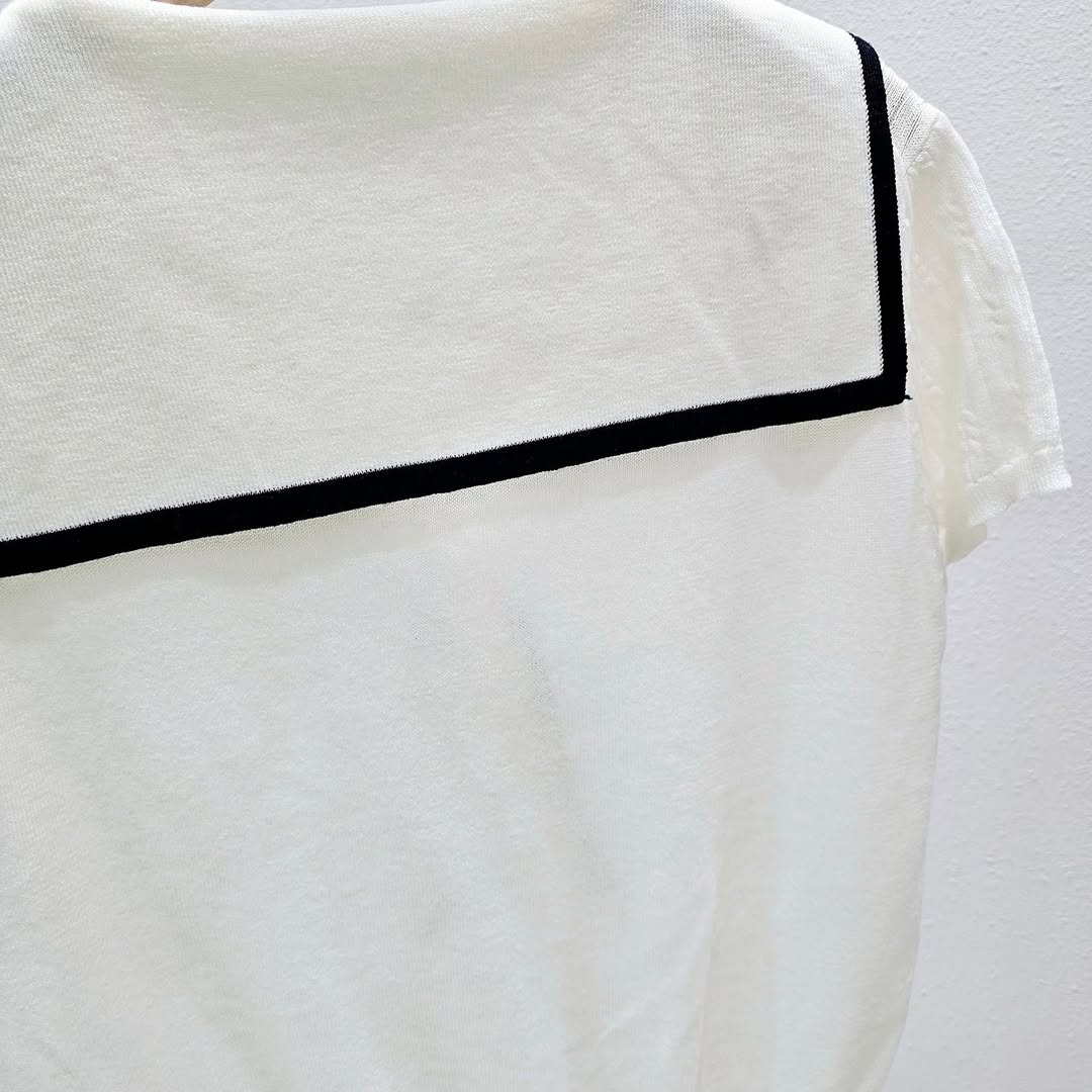 26YR0811 Knit Top