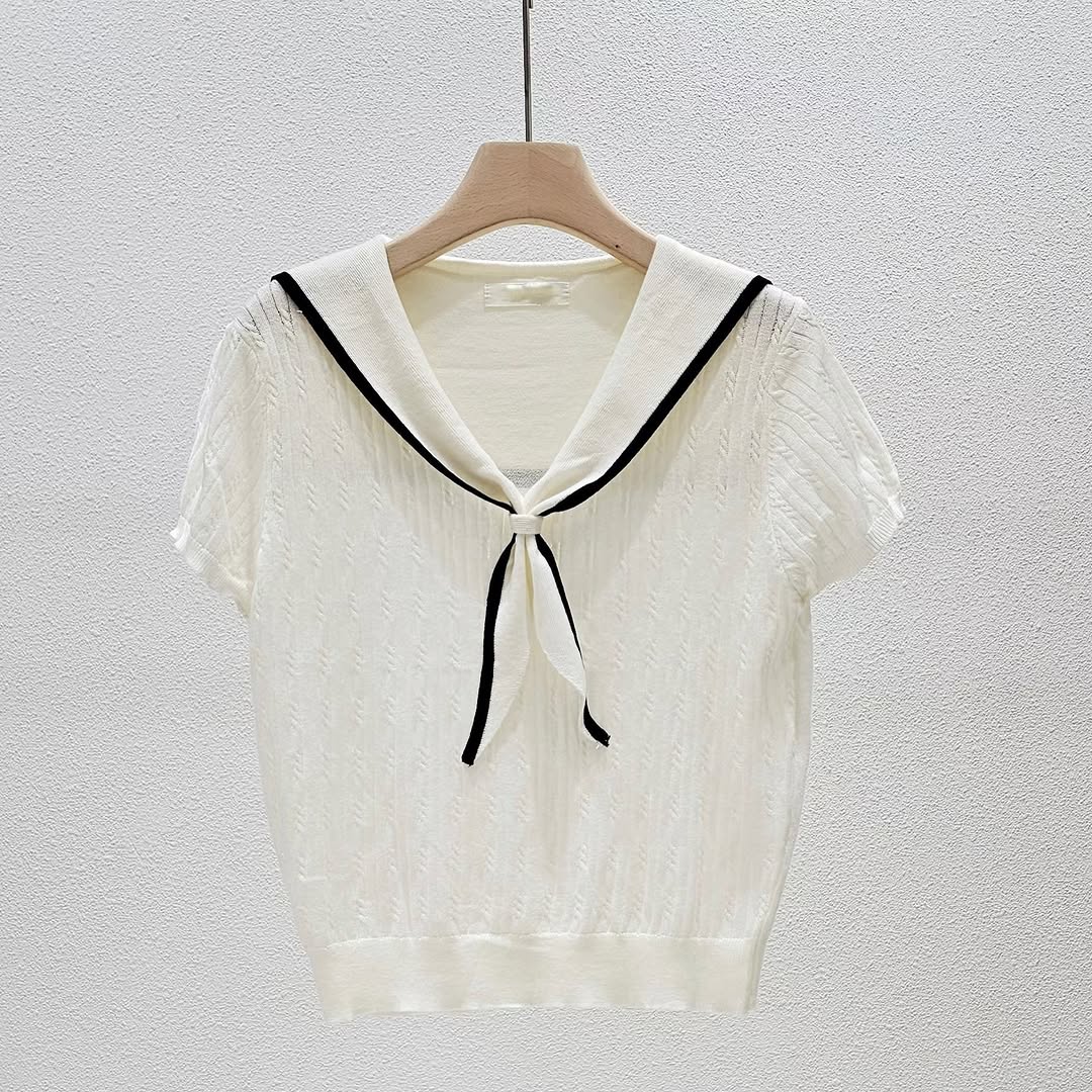 26YR0811 Knit Top